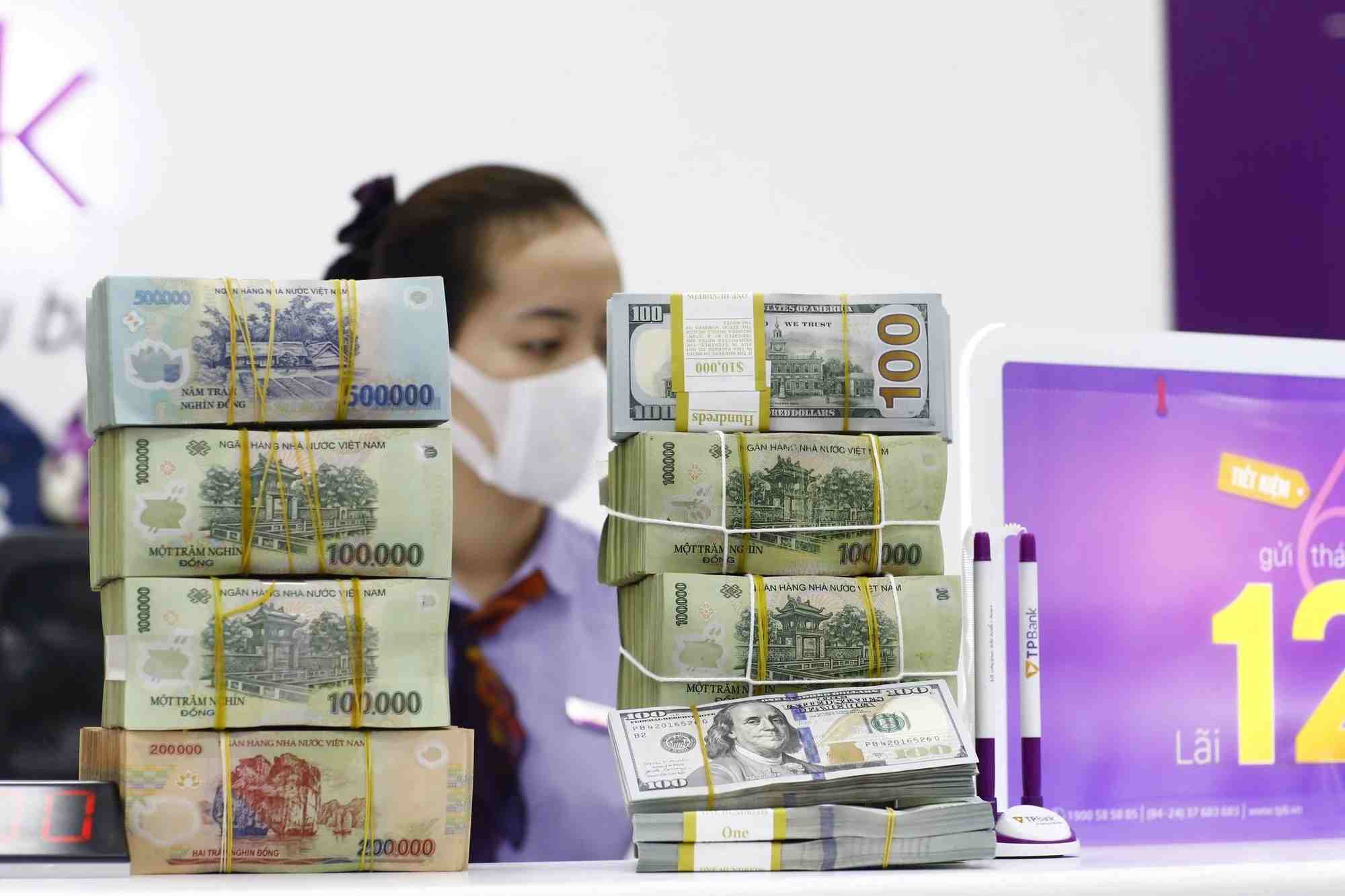 Thị trường tiền tệ tuần qua: Giao dịch sôi động, lãi suất biến động 2 Thị trường tiền tệ với lượng vốn lớn hấp thụ