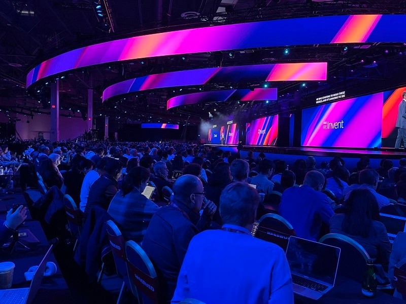 Công nghệ bùng nổ tại AWS re:Invent 2024: Điểm nhấn từ AI tạo sinh đến chip Trainium3