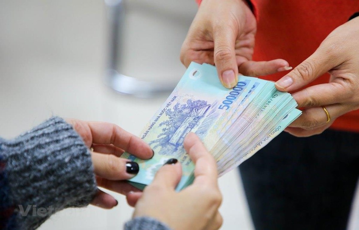 Dự báo thưởng Tết 2025 tăng 6-8% nhờ lương tối thiểu vùng và kinh doanh phục hồi