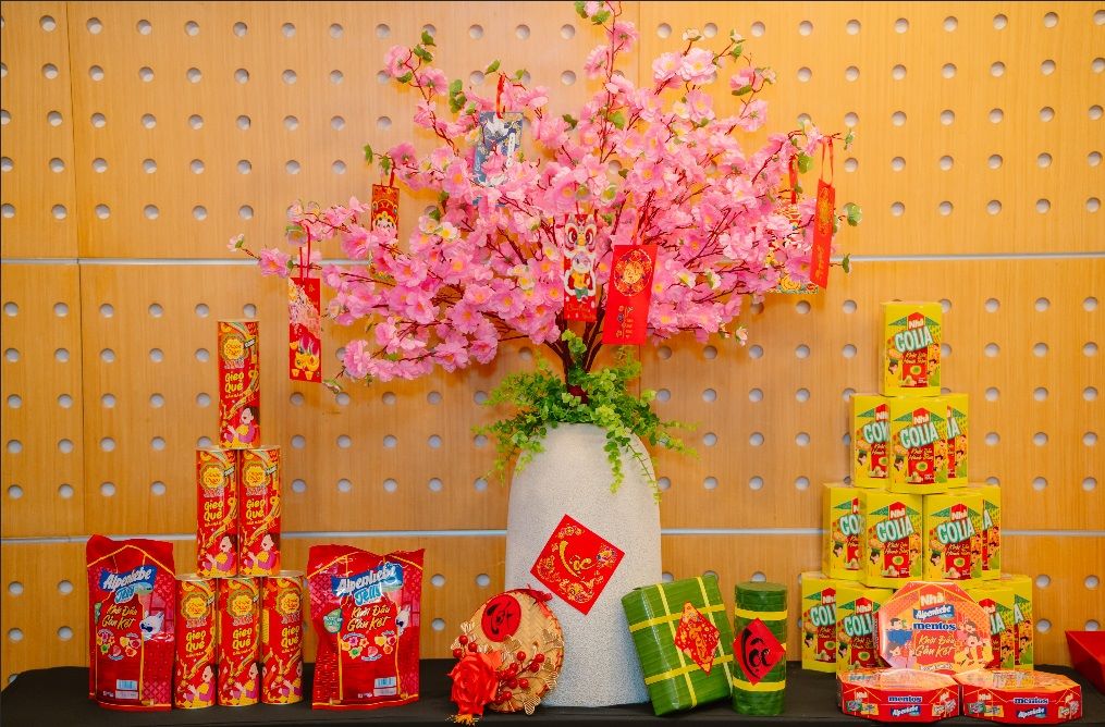 Bộ sưu tập sản phẩm Tết "Khởi đầu ngọt ngào" Tết 2025 từ Perfetti Van Melle 2 sản phẩm tết