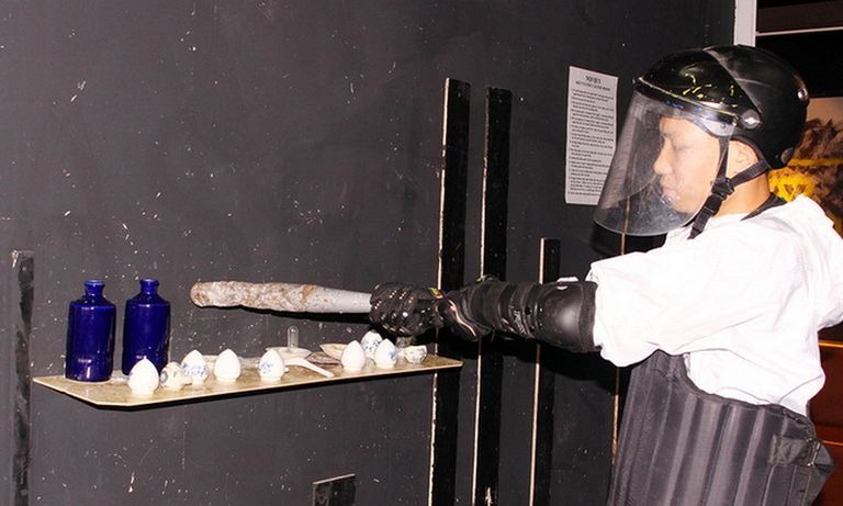 Trải nghiệm “Rage Room”, dịch vụ giải phóng cảm xúc cho người trẻ