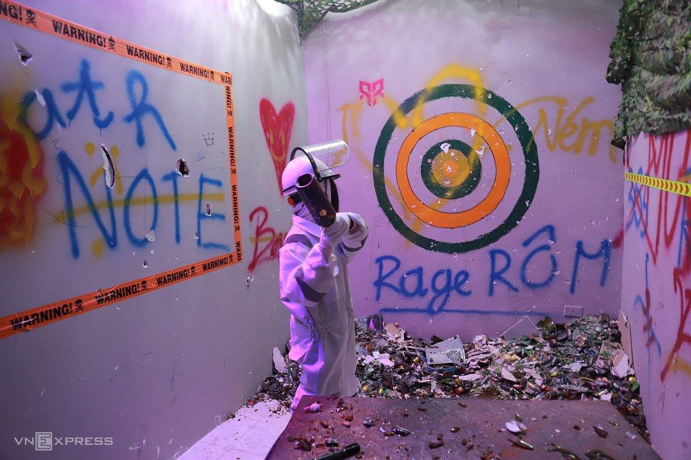 Trải nghiệm "Rage Room", dịch vụ giải phóng cảm xúc cho người trẻ 2 rage room