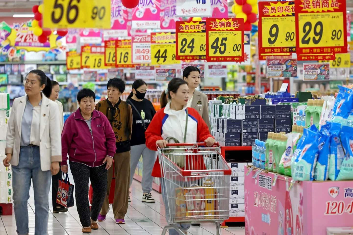 Mua sắm giảm tốc, doanh số bán lẻ Trung Quốc chỉ tăng 3% trong tháng 11 1 47 1