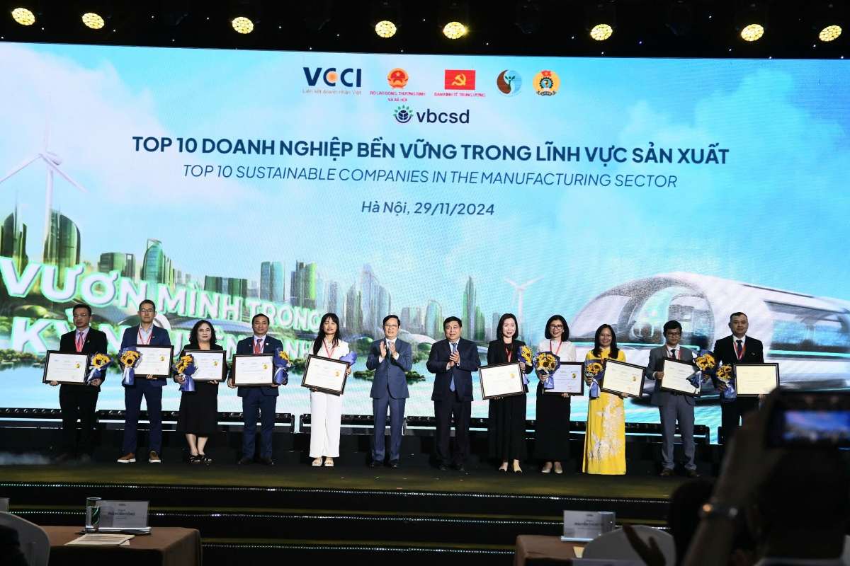 Doanh nghiệp Việt lan tỏa giá trị Quốc gia, thúc đẩy phát triển bền vững 1 chương trình vinh danh các doanh nghiệp Việt