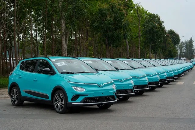 Xe điện dẫn đầu xu hướng, hơn 5.000 taxi truyền thống chuyển đổi trong năm 2024 2 xe điện