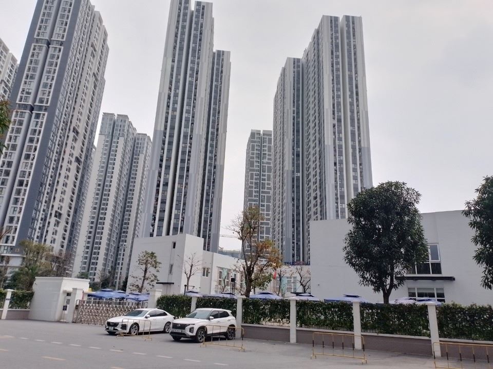 Giá chung cư tăng đến 40% trong năm 2024: Nguồn cung dồi dào nhưng giao dịch thực tế chững lại 2 giá chung cư