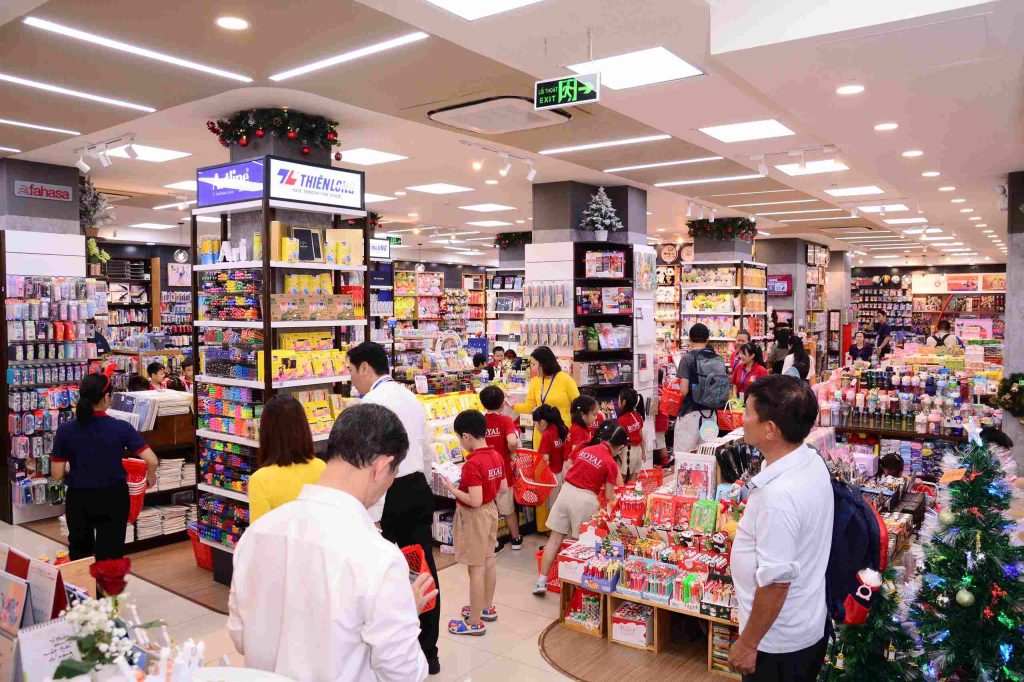Fahasa chính thức khai mạc Tuần lễ sách Scholastic tại Fahasa Nguyễn Huệ 3 Đã có nhiều trẻ em và phụ huynh có mặt tại Fahasa Nguyễn Huệ để cùng chung vui với Tuần lễ sách Scholastic ngày đầu tiên. Ảnh: Fahasa