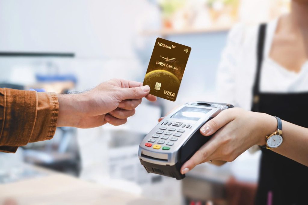 HDBank "bội thu" giải thưởng tại NAPAS 2024, dẫn đầu về POS và giao dịch NAPAS 247 2 Hiện ngân hàng đang có hơn 8.351 máy POS đang hoạt động, mang đến cho khách hàng sự thuận tiện và linh hoạt trong thanh toán. Ảnh: Báo Thanh Niên