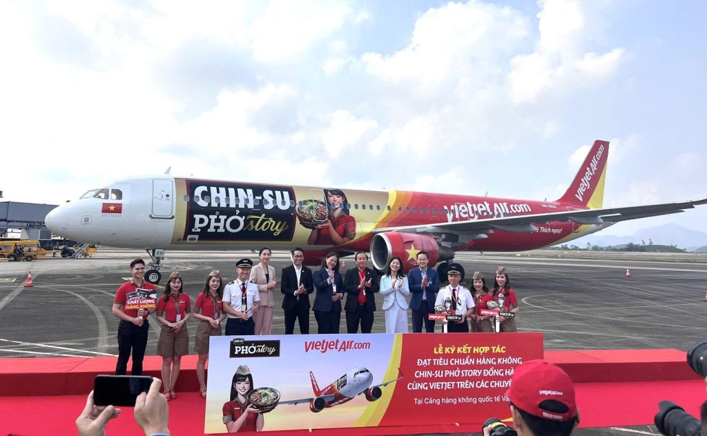 Vietjet bắt tay Masan Consumer: "Cất cánh" cùng hương vị Phở Việt 1 Hình ảnh buổi lễ ký kết hợp tác giữa Masan Consumer và Vietjet. Ảnh: Vietnamnet
