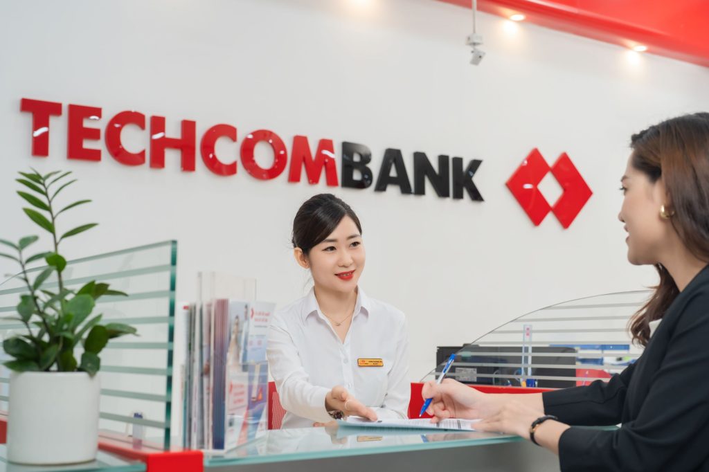Ngân hàng Techcombank hợp lực cùng Deloitte triển khai giải pháp ERP điện toán đám mây 1 Ngân hàng Techcombank cùng với Deloitte và 1 đối tác khác là Oracle triển khai thành công giải pháp ERP Oracle Fusion Cloud. Ảnh: Báo Đầu tư