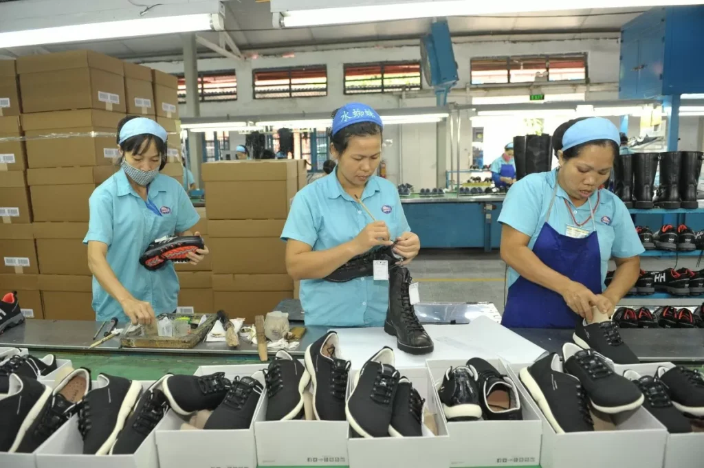 Bộ Công Thương đặt mục tiêu tăng trưởng xuất khẩu 6% trong năm 2025 2 Ngành da giày với doanh thu 26 tỷ USD năm 2024, đã góp phần không nhỏ cho mức tăng trưởng xuất khẩu của Việt Nam. Ảnh: Báo Công Thương