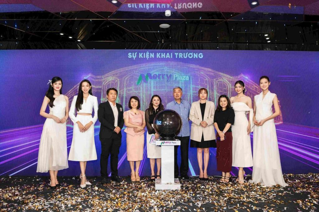 Ra mắt thương hiệu Merry Plaza với mô hình thương mại tích hợp đột phá 1 Ngày 21/12 vừa qua, Công ty Cổ phần Merry Commercial (MerryCom) đã chính thức công bố thương hiệu Merry Plaza