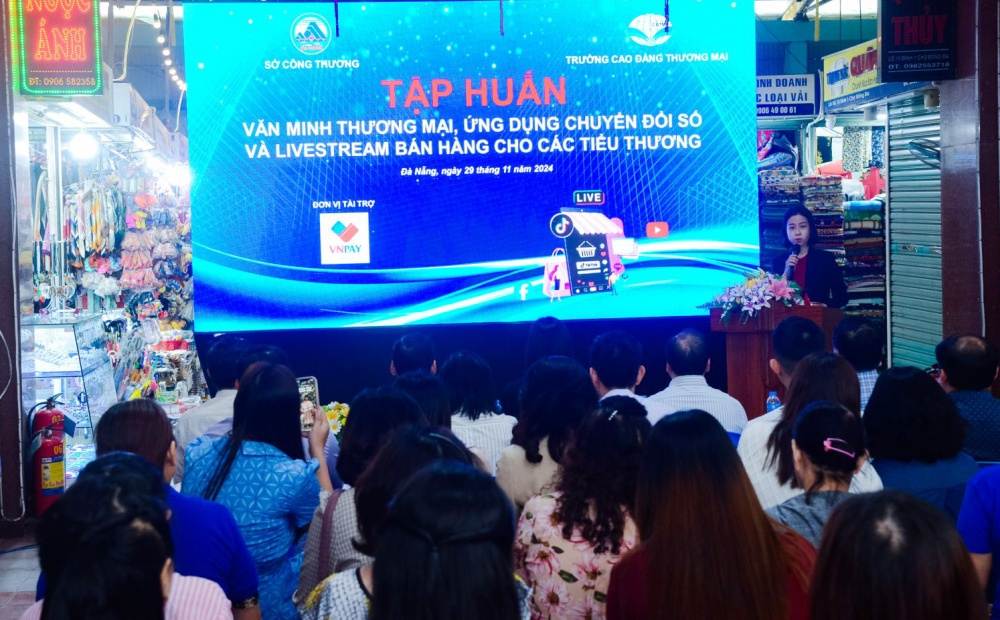 Hỗ trợ tiểu thương chuyển đổi sang bán hàng online