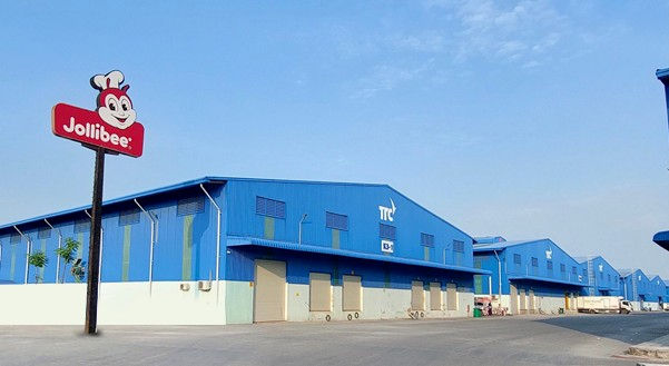 Thị trường F&B lao đao, Jollibee vẫn "vững tay chèo" với 200 cửa hàng 3 Toàn cảnh khu nhà máy chế biến hiện đại tại Khu công nghiệp Tân Kim mở rộng ở Cần Giuộc, Long An. Ảnh: VnExpress