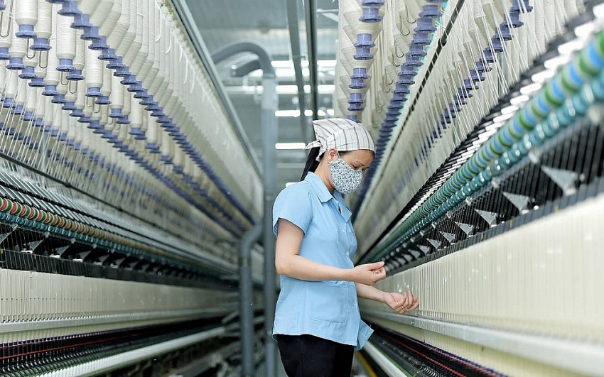 Doanh nghiệp Nhà nước cán đích 2024 cả về doanh thu lẫn lợi nhuận 1 Tổng doanh thu hợp nhất của các doanh nghiệp Nhà nước đạt hơn 2 triệu tỷ đồng, vượt 20% so với kế hoạch ban đầu