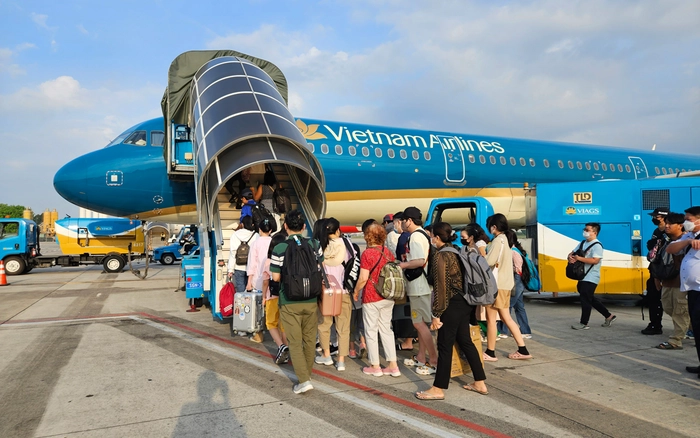 Du lịch Việt Nam hướng tới 28 triệu khách quốc tế năm 2025 2 Tỷ lệ lấp đầy các chuyến bay đạt 80%, cho thấy nhu cầu đi lại bằng đường hàng không đang tăng cao