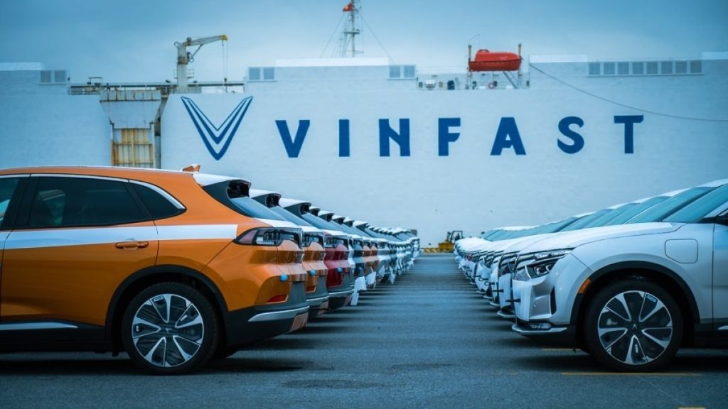 Vinfast "chơi lớn" miễn phí sạc pin trong 2 năm, thúc đẩy thị trường xe điện Việt 1 Vinfast công bố chính sách miễn phí sạc pin cho toàn bộ khách hàng mua xe điện đến hết ngày 30/06/2027. Ảnh: Tạp chí Thị trường Tài chính Tiền tệ
