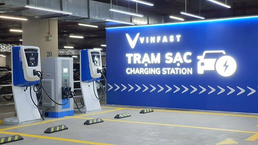 Vinfast "chơi lớn" miễn phí sạc pin trong 2 năm, thúc đẩy thị trường xe điện Việt 3 Vinfast cũng đang nỗ lực phủ sóng trạm sạc trên 63/63 tỉnh thành thông qua V-GREEN. Ảnh: Người quan sát