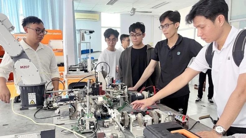 Chiến lược phát triển bán dẫn và AI tại Việt Nam 2 phát triển công nghiệp bán dẫn và quản lý AI