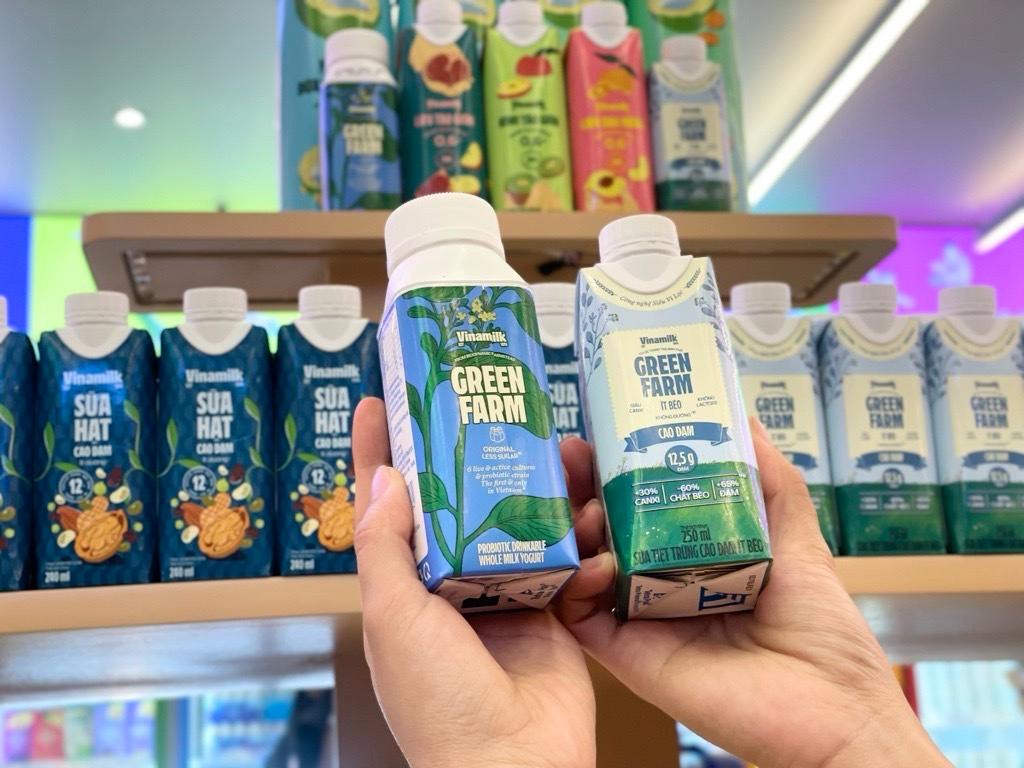 Vinamilk liên tục đổi mới, ra mắt 125 sản phẩm mới trong năm 2024 2 bao bì mới của vinamilk
