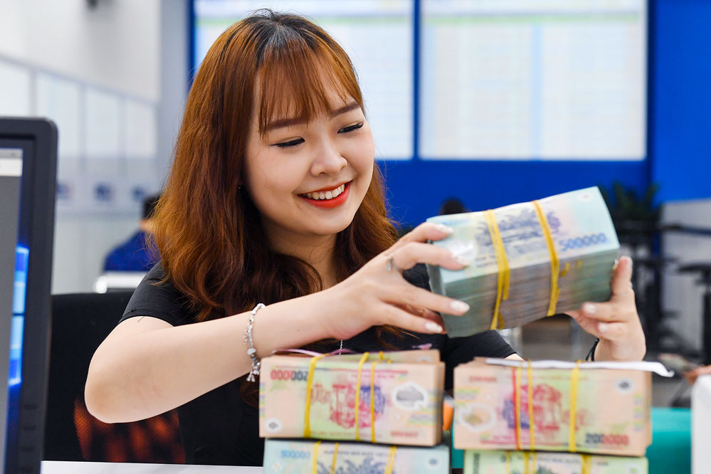 Lãi suất vay giảm sâu, ngân hàng chạy đua "tái tài trợ" 1 cạnh tranh lãi suất vay giữa các ngân hàng