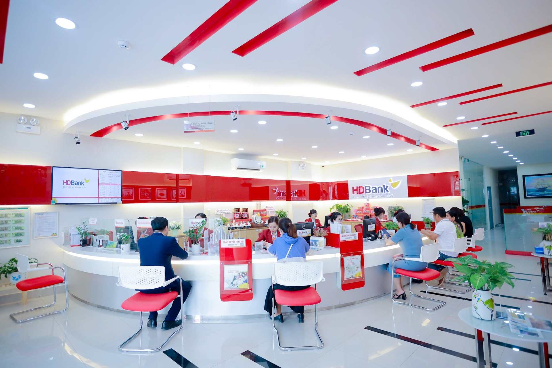 Cổ phiếu HDB hút dòng tiền, nhờ đà tăng trưởng tích cực năm 2025 1 Cổ phiếu HDB có tiềm năng tăng giá tốt nhờ chiến lược và lợi nhuận ổn định