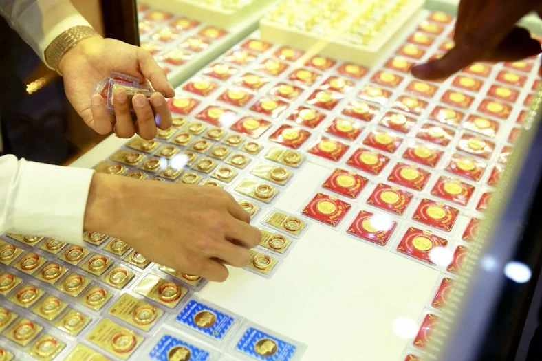 Giá vàng hôm nay: Trong nước đi ngang, thế giới tiếp tục điều chỉnh 1 giá vàng chênh lệch