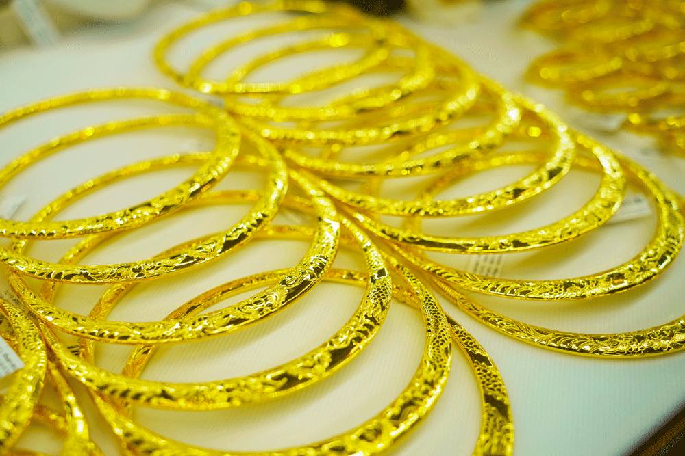 Giá vàng biến động, nhà đầu tư "nín thở" chờ tín hiệu từ Fed 3 giới đầu tư nín thở chờ tin hiệu giá vàng