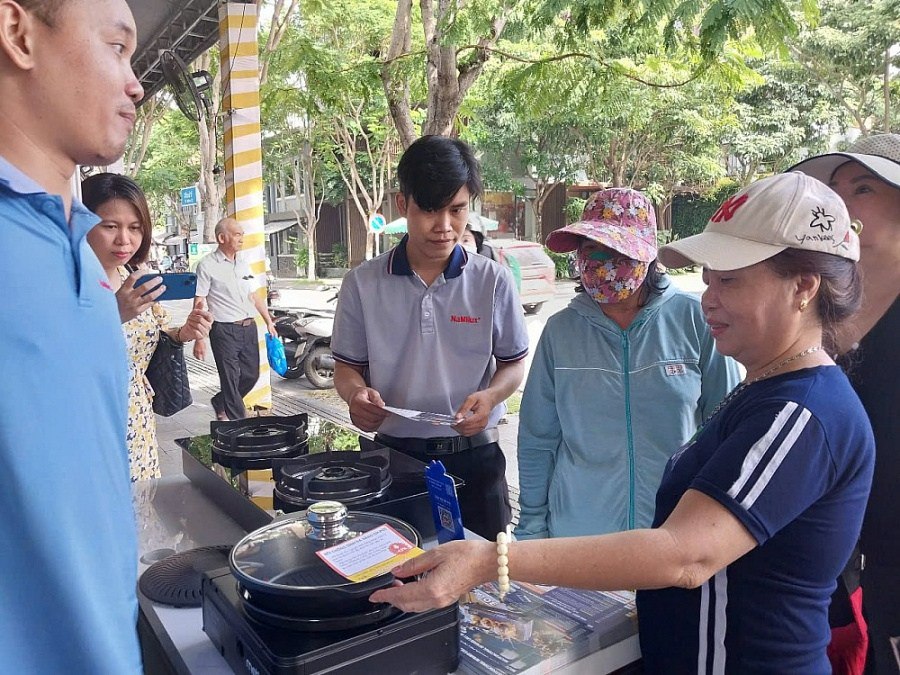 Chương trình “Bán hàng lưu động - Bình ổn thị trường” quy tụ nhiều đơn vị bán hàng 
