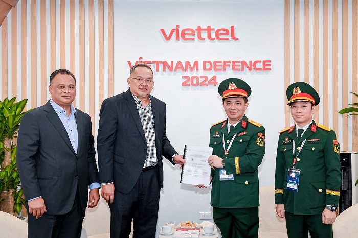 Viettel High Tech được Malaysia chứng nhận sản phẩm quốc phòng 2 Chứng nhận sản phẩm Thông tin quân sự được trao cho Viettel High Tech từ Bộ Quốc phòng Malaysia