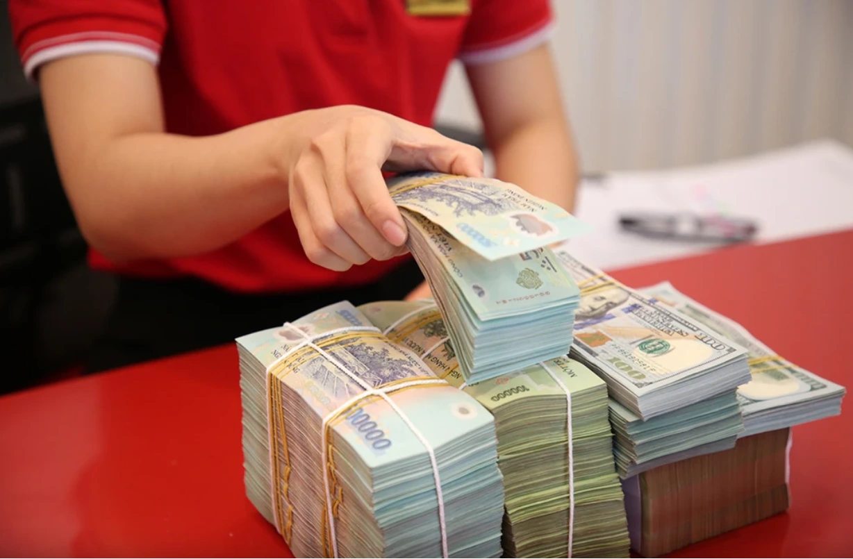 Tiền gửi ngân hàng cuối năm lãi suất tăng chưa từng thấy