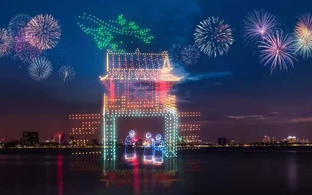 Hòa nhạc ánh sáng 2025 với 2025 drone tạo nên kỳ quan trên bầu trời hồ Tây 3 hòa nhạc