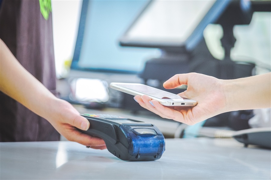 Giao dịch ATM giảm mạnh, thanh toán không tiền mặt lên ngôi 1 giao dịch không tiền mặt