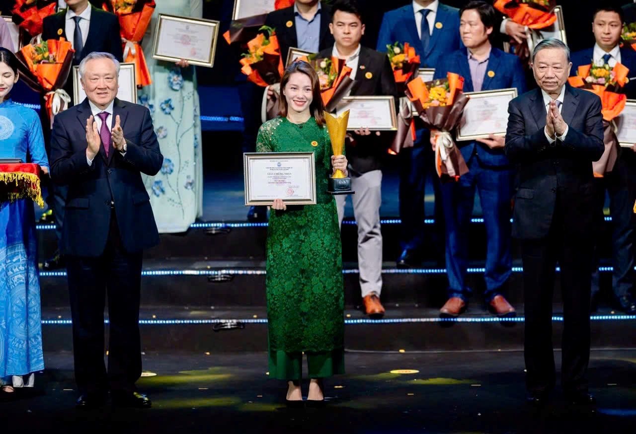 LynkiD biểu tượng đổi mới công nghệ số Việt Nam 2024 1 LynkiD đạt Giải Vàng trong hạng mục “Sản phẩm công nghệ tiềm năng” tại Make In Viet Nam