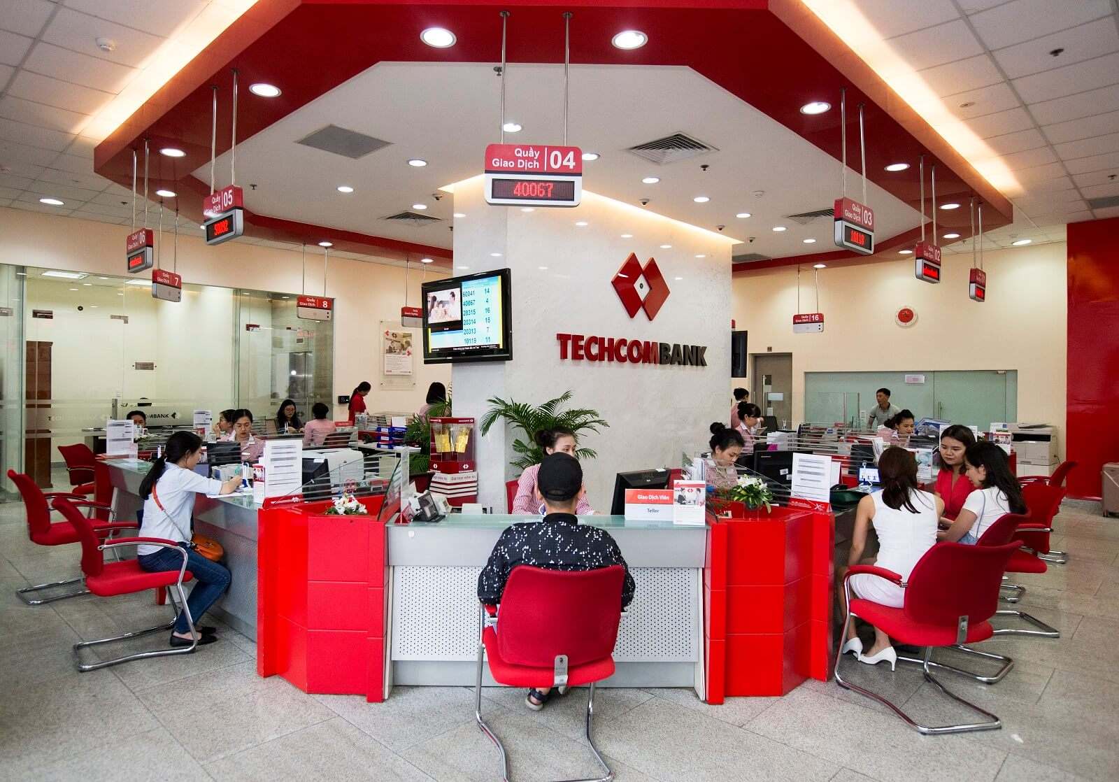 Techcombank tăng trưởng ấn tượng lợi nhuận kỷ lục năm 2024 2 ngân hàng techcombank