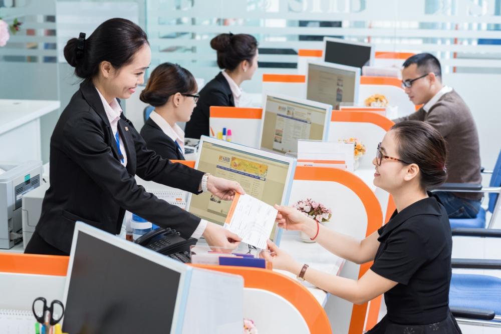 Ngân hàng nới lỏng tín dụng, rủi ro tăng cao ở 5 nhóm khách hàng 2 ngân hàng tín dụng