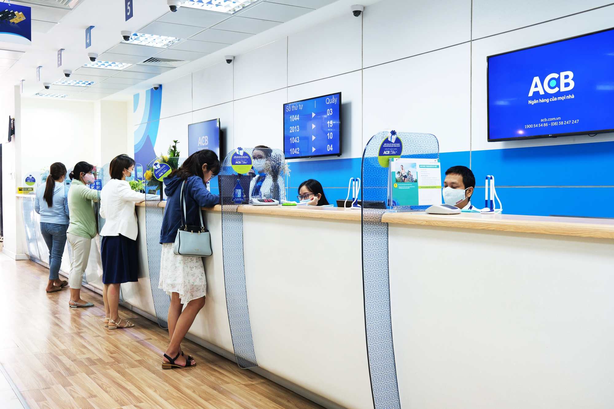 Ngành ngân hàng năm 2024 "hốt bạc", Techcombank, ACB lãi khủng 2 ngành ngân hàng 2024