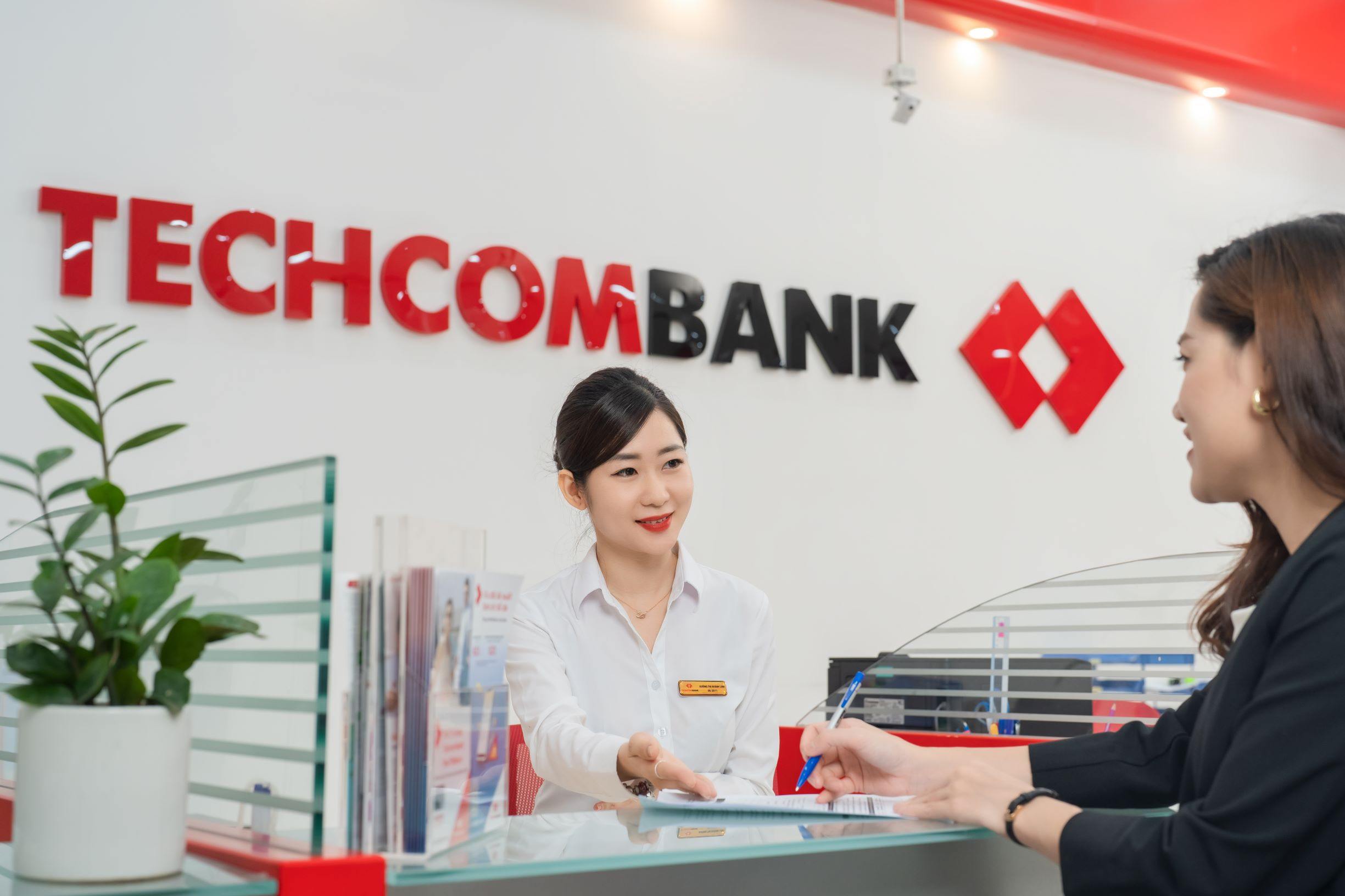 Ngành ngân hàng năm 2024 "hốt bạc", Techcombank, ACB lãi khủng 1 ngành ngân hàng