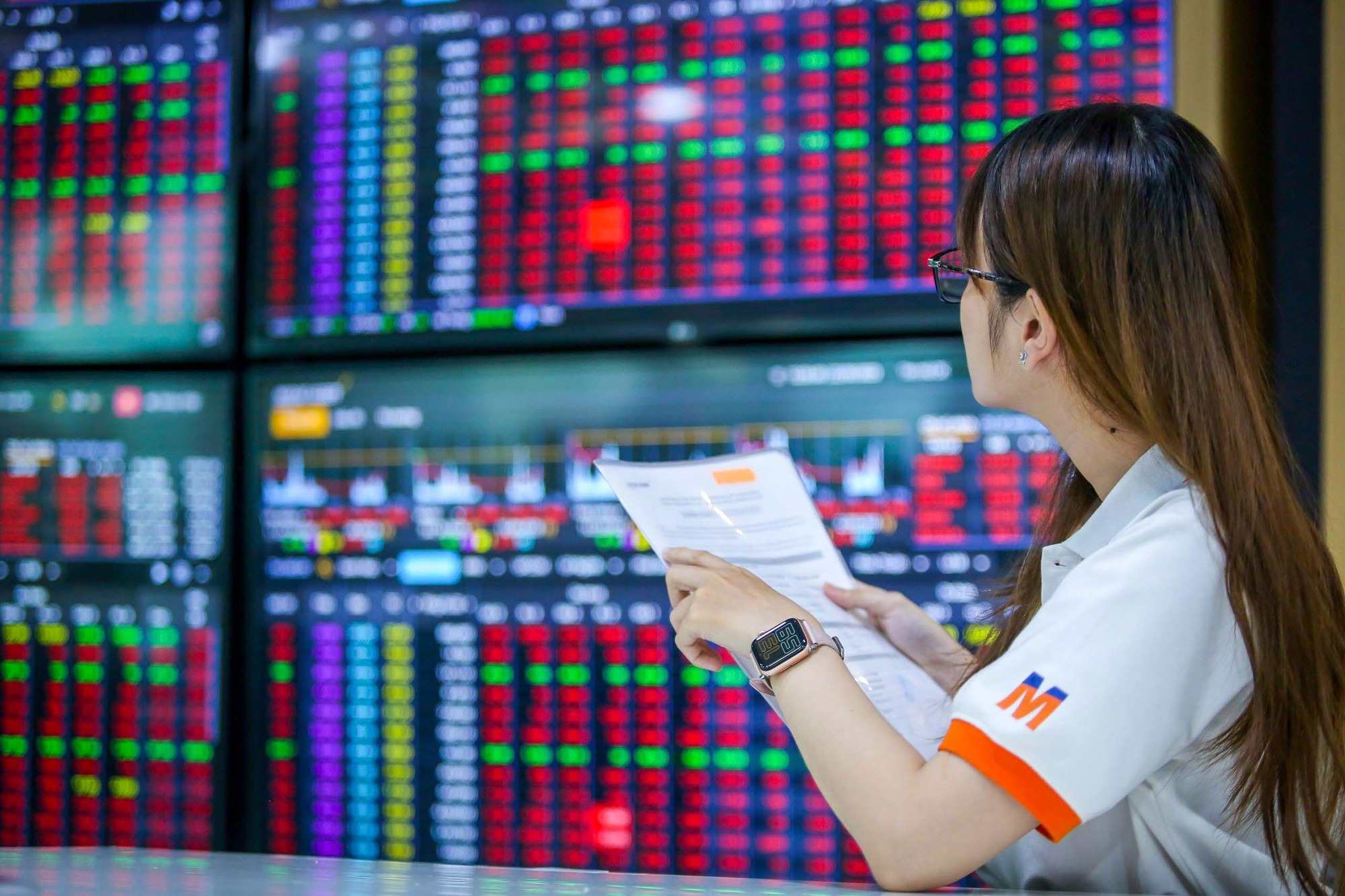 Thị trường chứng khoán 6/1 hồi phục nhờ lực kéo nhóm cổ phiếu ngân hàng 1 Thị trường chứng khoán đối mặt với áp lực bán cao