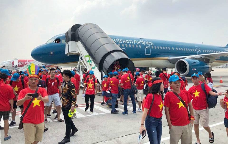 Vietnam Airlines dùng "siêu máy bay" phục vụ CĐV chung kết AFF Cup 2 vietnam airlines dùng siêu máy bay phục vụ cổ động viên việt nam trận chung kết aff cup 2024