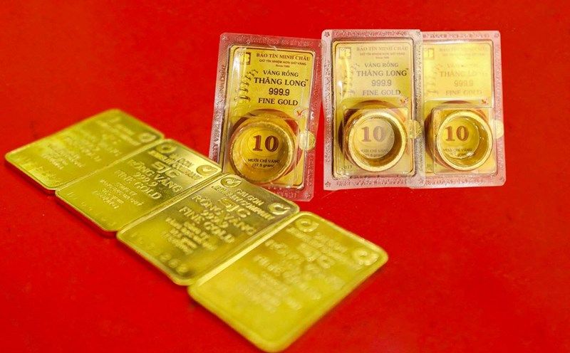 Giá vàng "sốt", hướng tới 3.000 USD. 1 giá vàng thế giới dao động quanh mức 3.000 USD.