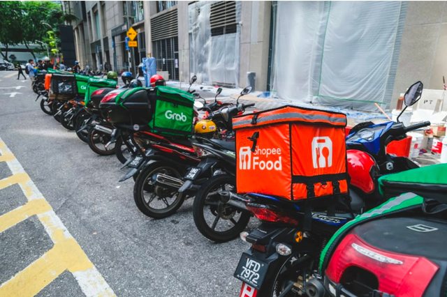 Grab và ShopeeFood thống trị giao đồ ăn, 'miếng bánh' 1,8 tỷ USD chia nhau thế nào? 2 shopee-food-grab