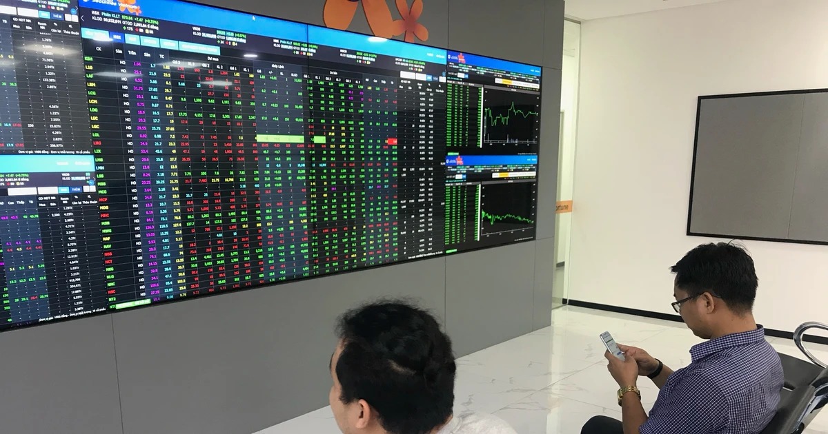 Thị trường chứng khoán VN-Index tiếp tục tích lũy quanh mốc 1.300 điểm 2 Các công ty chứng khoán đưa ra dự đoán thị trường chứng khoán trong tháng 2 - 60s hôm nay