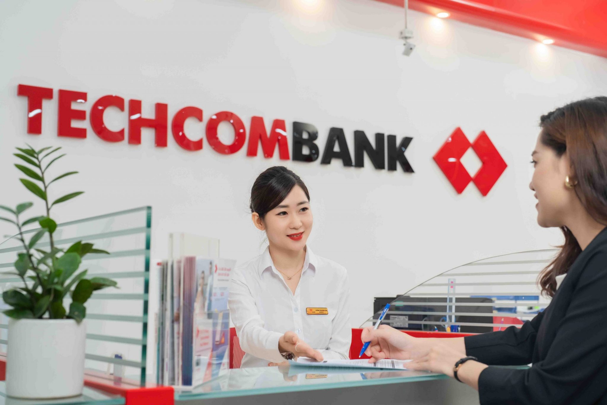 Ngân hàng nào được "chọn mặt gửi vàng" nhiều nhất năm 2024? 1 ngân hàng việt