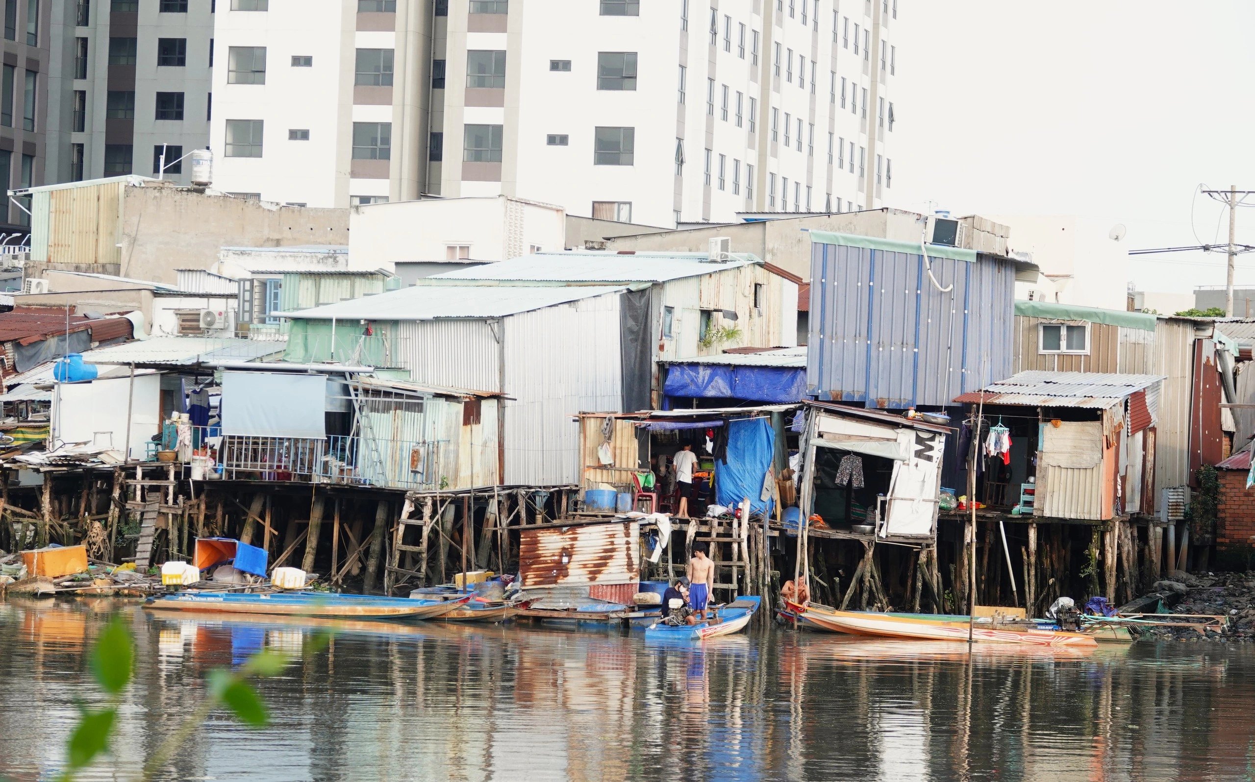 TP.HCM lên kế hoạch di dời 40.000 căn nhà ven kênh, rạch phát triển đô thị 2 Quỹ đất thu được từ việc di dời sẽ được sử dụng vào việc phát triển các dự án hạ tầng