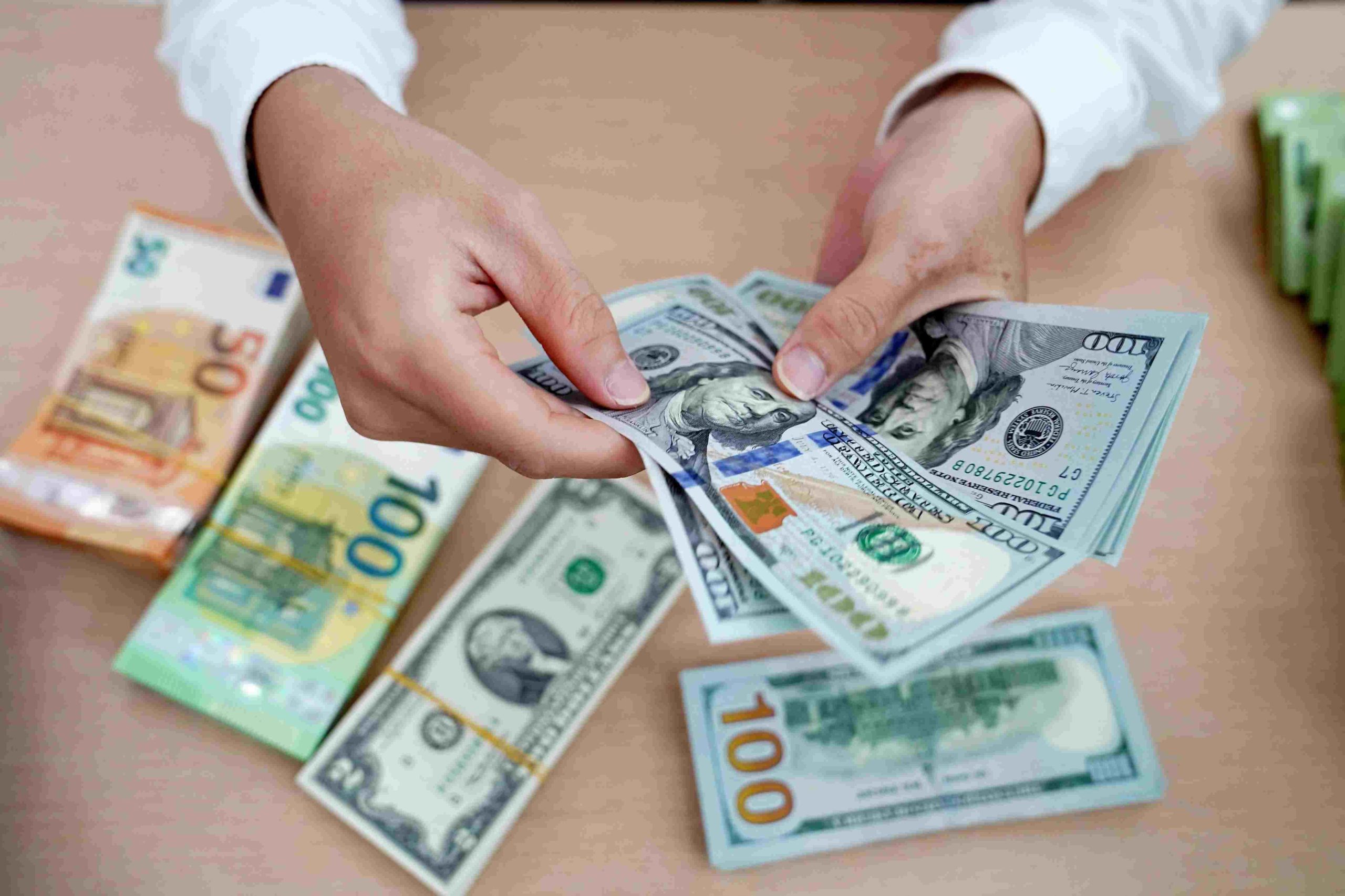 Tỷ giá USD "nóng" lên từng ngày, NHNN vào cuộc "hạ nhiệt" 1 tỷ giá USD