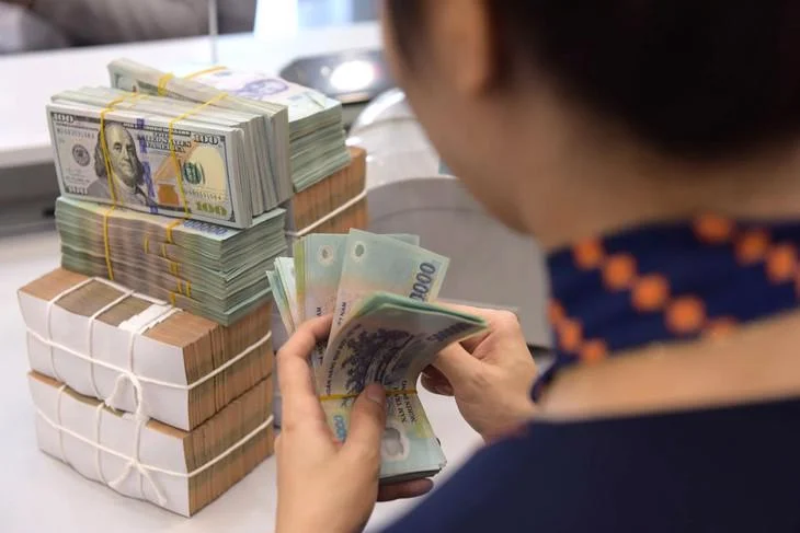 Giảm lãi suất liên ngân hàng, kích thích kinh tế 2025 2 Việc giảm lãi suất điều hành sẽ lập tức tác động đến tâm lý nhà đầu tư.