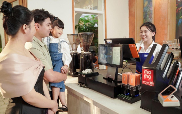 Thị trường F&B doanh thu 688.800 tỷ đồng đằng sau áp lực tăng giá 1 Thị trường thực phẩm và đồ uống (F&B) Việt Nam đang cho thấy dấu hiệu phục hồi tích cực trong năm 2024