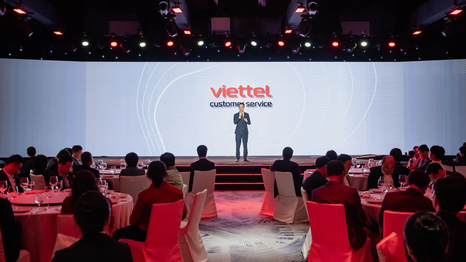 Viettel Customer Service mở đường chinh phục thị trường 650 tỉ USD