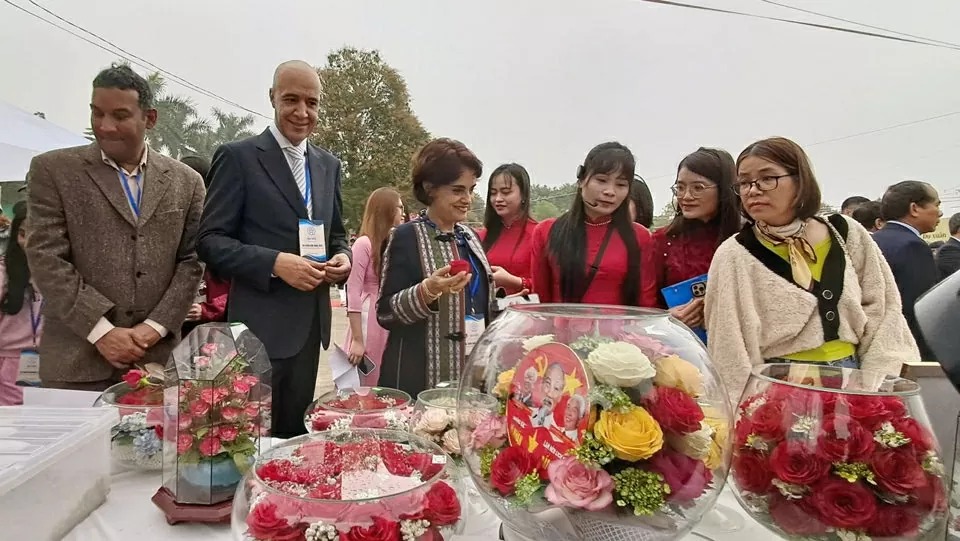 Du xuân Hữu nghị 2025 thu hút gần 400 đại biểu quốc tế tại Hà Nội 2 du xuân